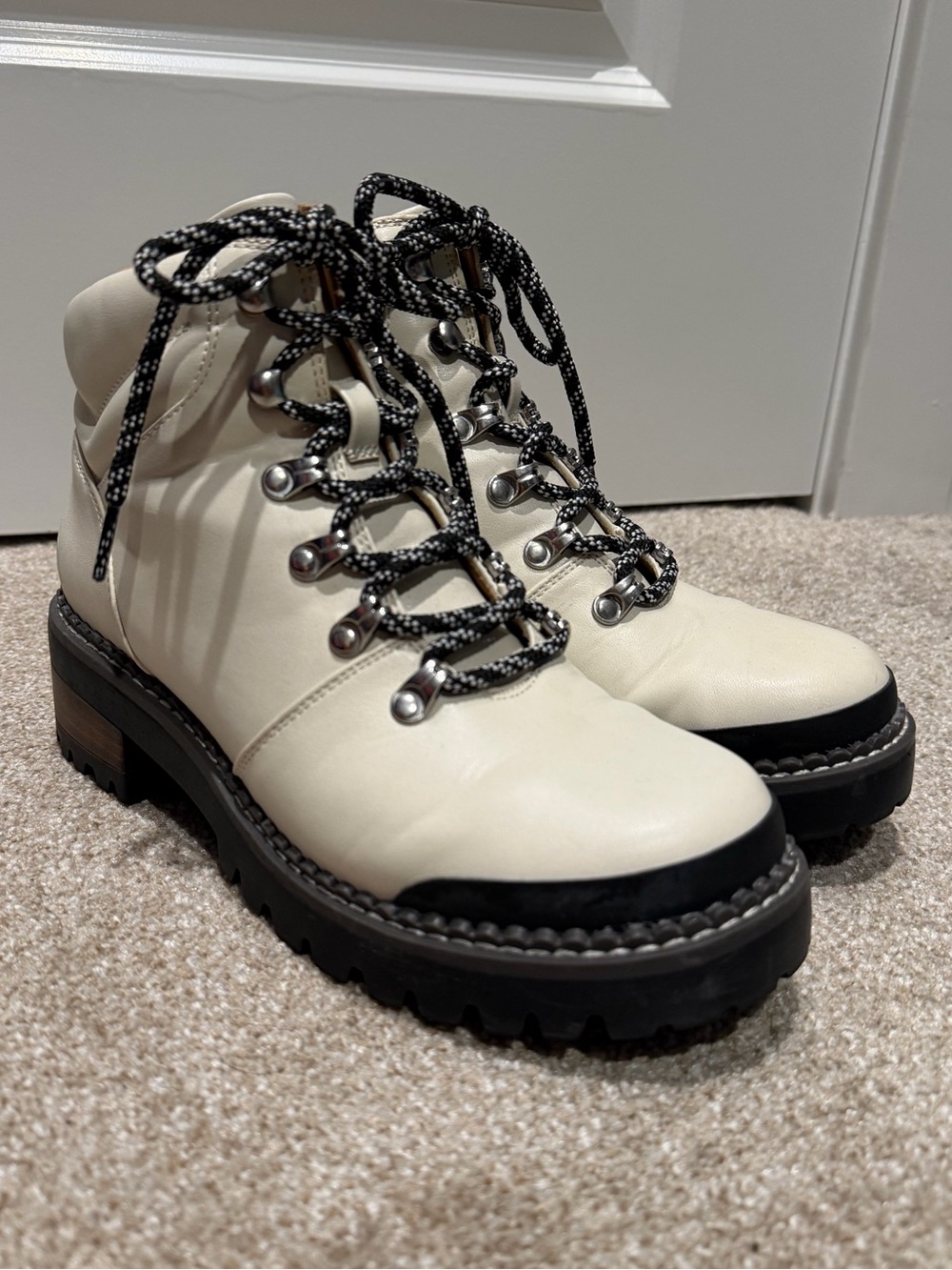 Universal Thread Cream Lace-Up Lug Sole Boots